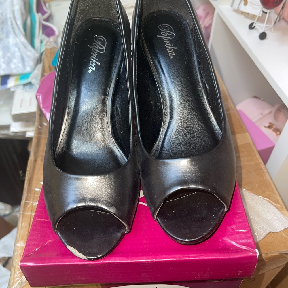 Paprika black heels Open toe Size 8
